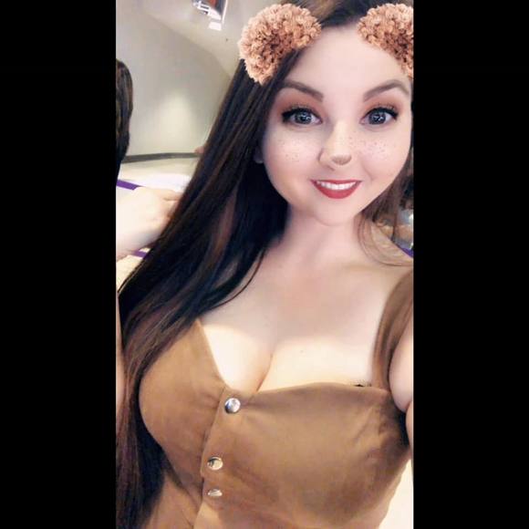 Meet your Posher, Briana - Picture 1 of 1